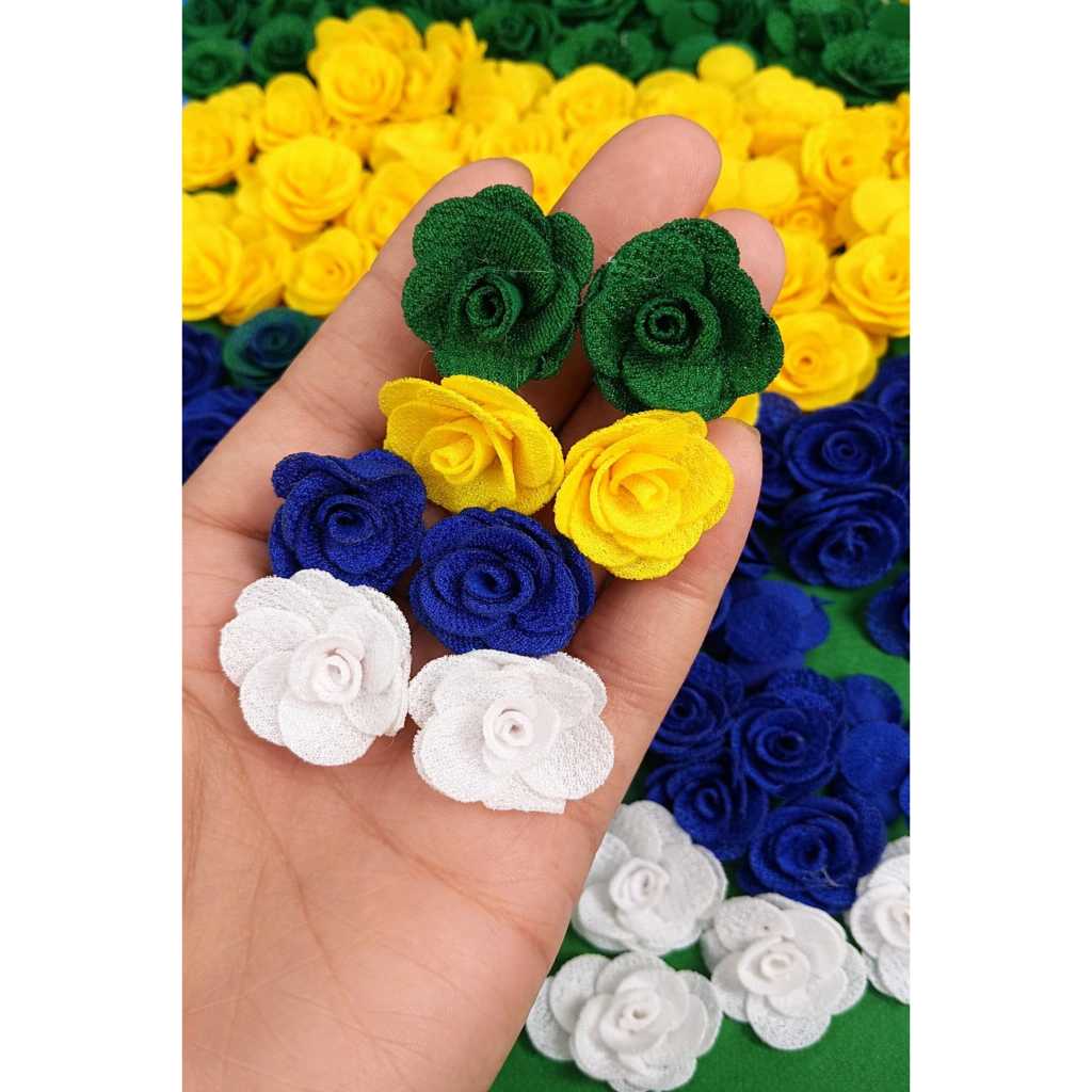 Mini rosa em poliester nas cores do Brasil 24 pçs