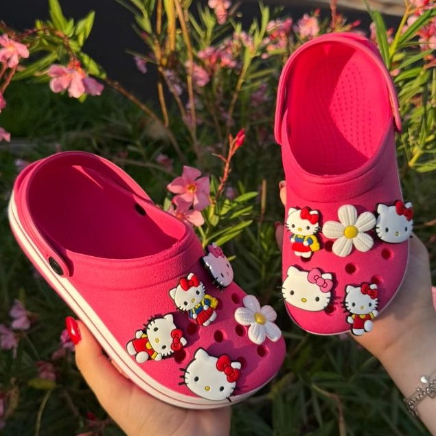 Babuche Fachetado Infantil e Adulto +5 enfeites Hello Kity Leve e Confórtavel Diversas Cores Lançamento