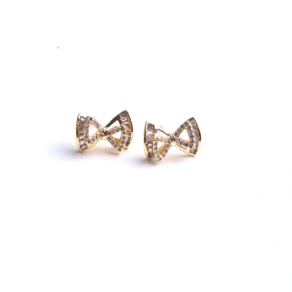 Brinco Laço Baguete e Micro Zircônias Cristais Banhado a Ródio Branco ou Ouro 18k Feminino Semi Joias
