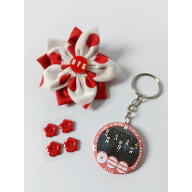 Kit BTS Arirang Poá – Chaveiro Especial 2026 + Elástico de Fuxico Poá Vermelho – Estilo & Charme