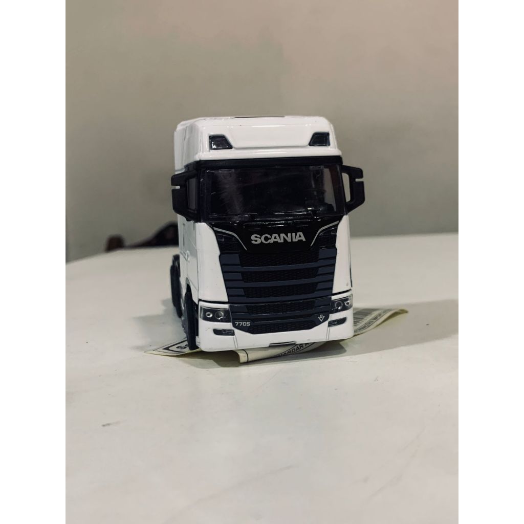 miniatura caminhão scania brinquedo com luz led anda sozinho