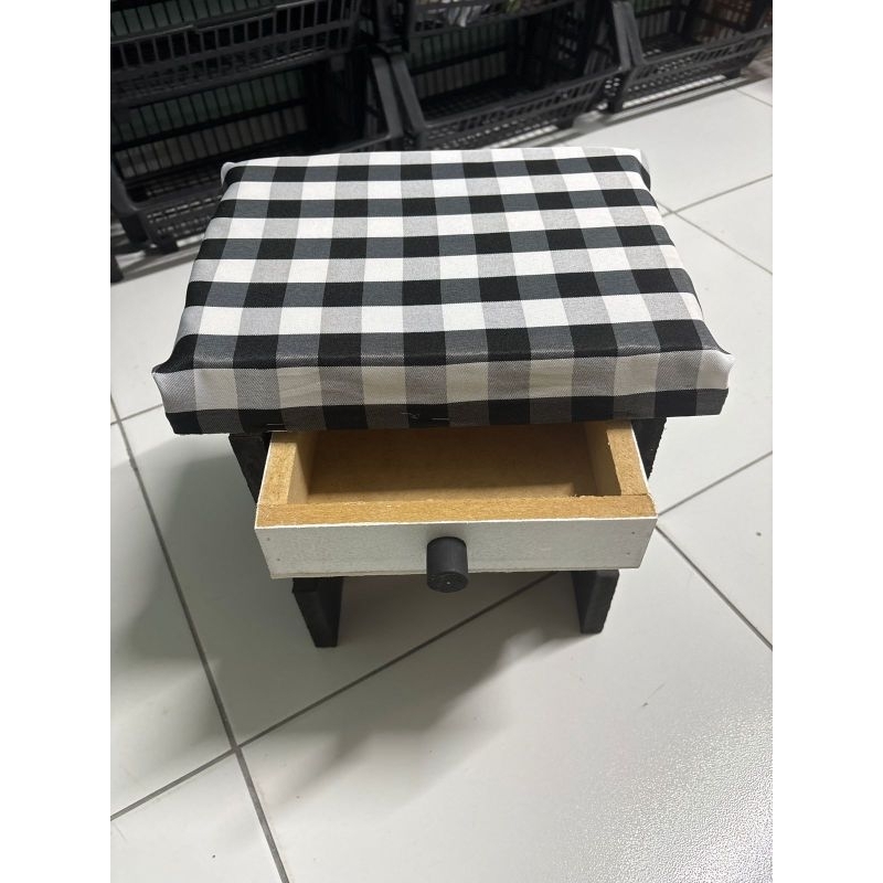 Banco de Preto Velho em Madeira Artesanal - Com estofado e gaveta — imagem 2 de 2