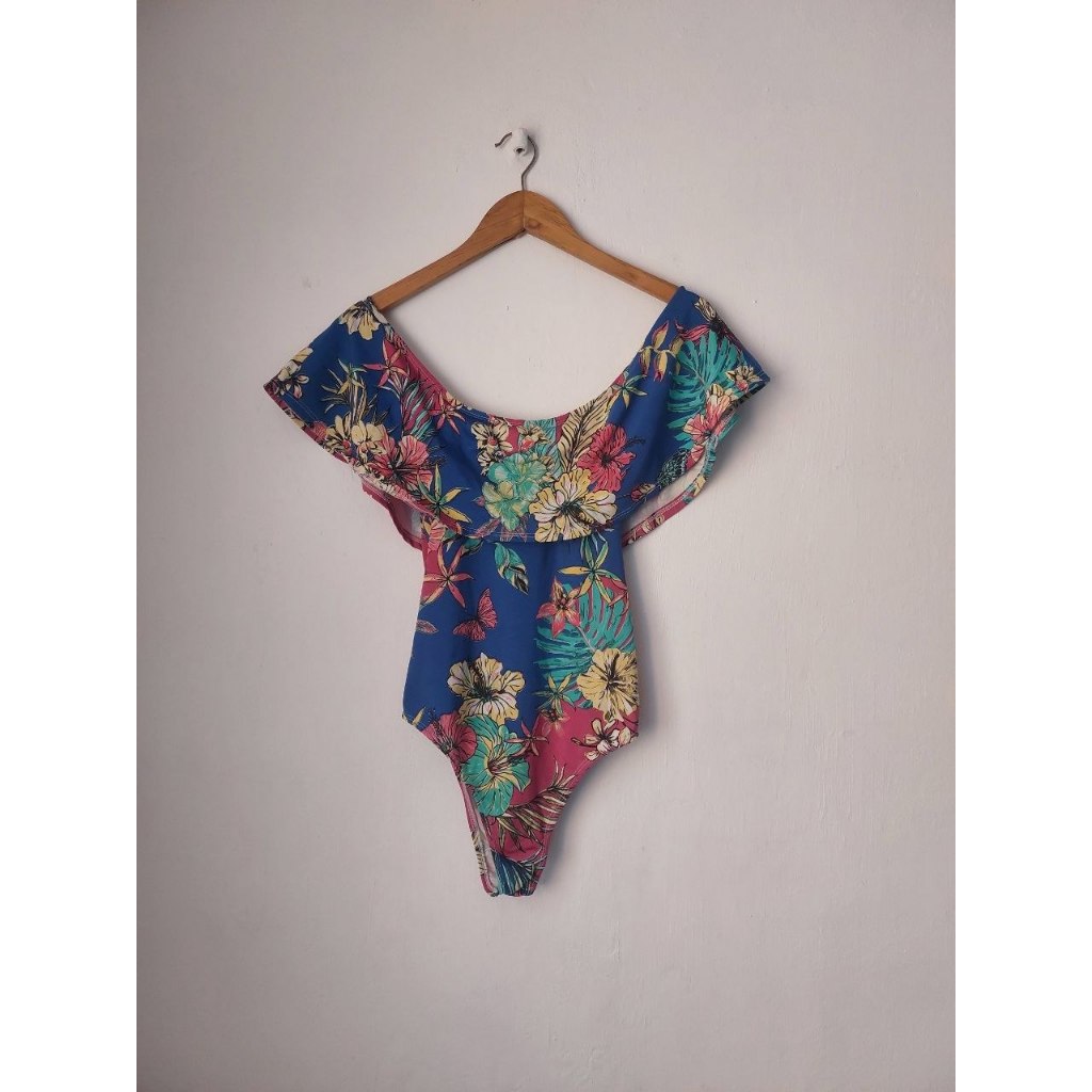BORY BLUSA FEMININA CIGANINHA OMBRO A OMBRO FLORAL AZUL MALHA _ Freire brechó