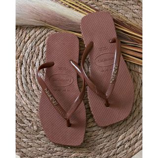Chinelo Rasteira Feminina Básica Com Detalhe na Lateral