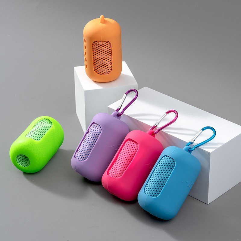 Kit Toalhas Refrescantes  com Case de Silicone e Gancho Toalha Mágica Gelada Portátil para  Praia Yoga Camping