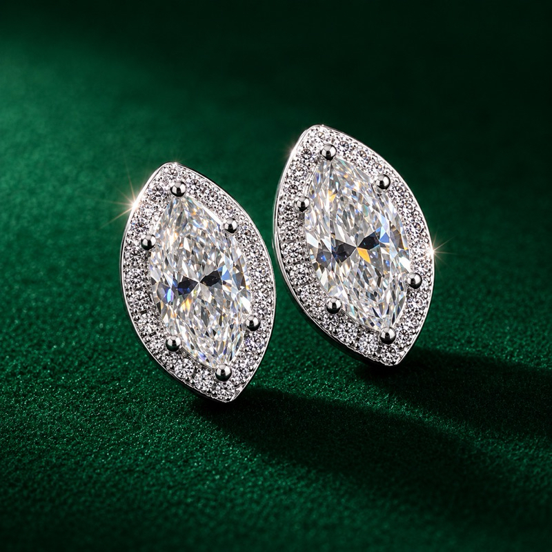 Brinco Moissanite 4x8mm em Prata 925 Elegante e Sofisticado
