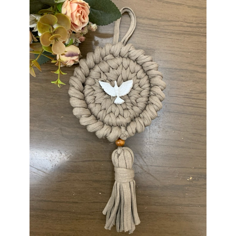 Mandala de crochê Espírito Santo decoração enfeite de porta / Lembranca batizado/ adorno escapulário de porta