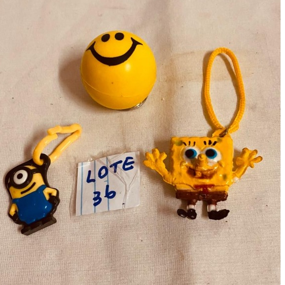 CHAVEIROS ANTIGOS - LOTE 36 - BOB ESPONJA MINION MEU MALVADO FAVORITO IDENTIFICADOR DE MALA CARINHA FELIZ UNIVERSAL STUD