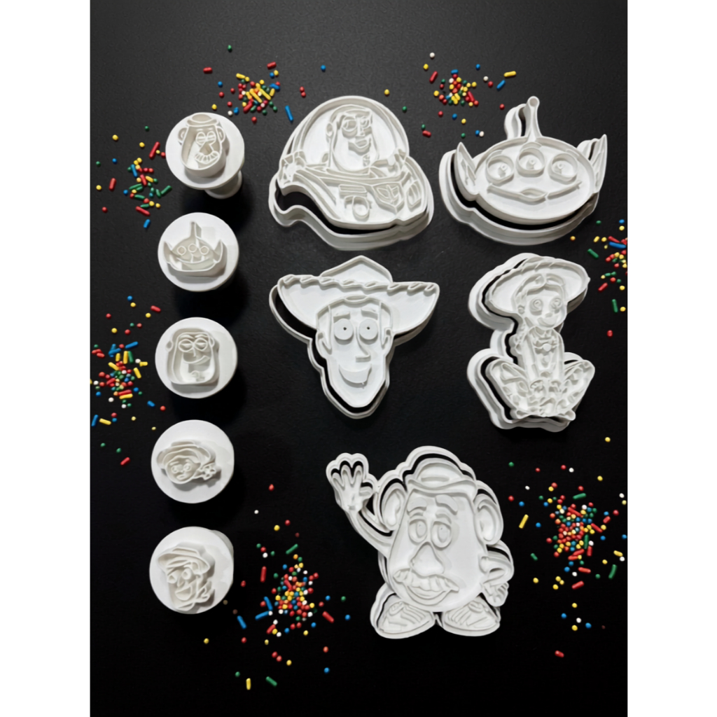 Kit Carimbo e Cortador Toy Story 10 Peças Buzz Woody Jessie Alien Mr. Potato Biscoito Doce Brigadeiro Confeitaria