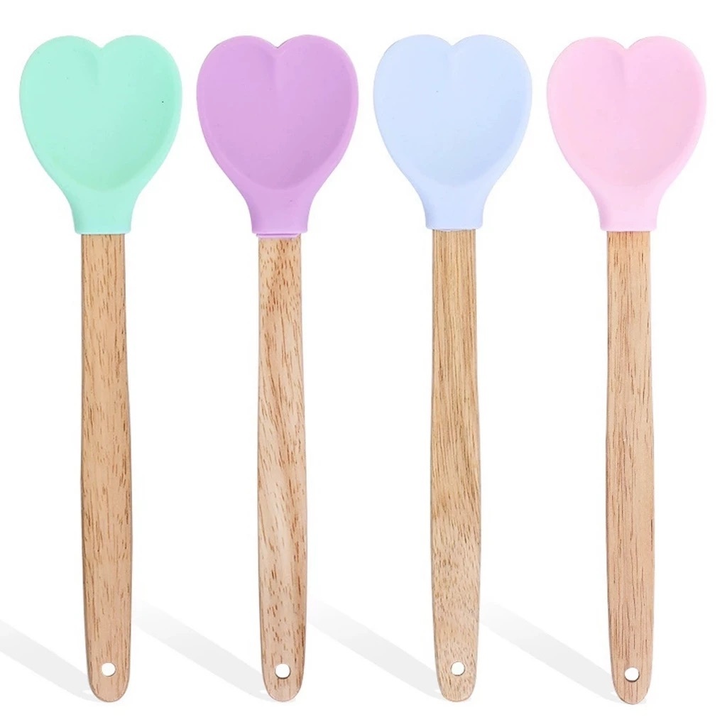 Kit 2/4 Espátulas de Silicone com Cabo de Bambu Formato Coração para Cozinha e Confeitaria