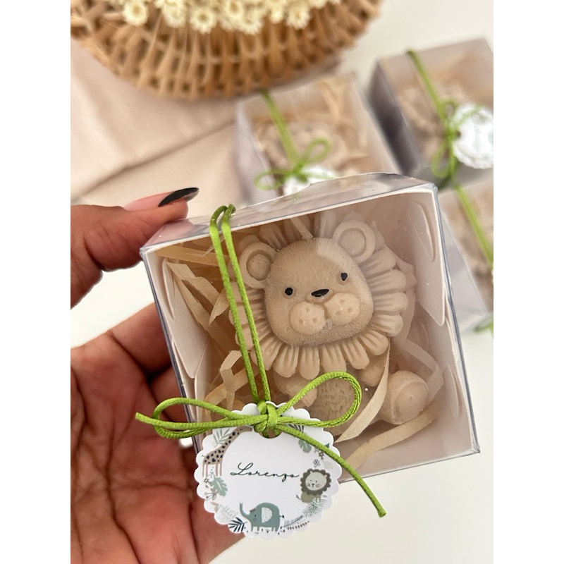 Kit 10 Lembrancinhas Maternidade Vela Aromática Leão Safari Personalizada | Nascimento | Chá de Bebê
