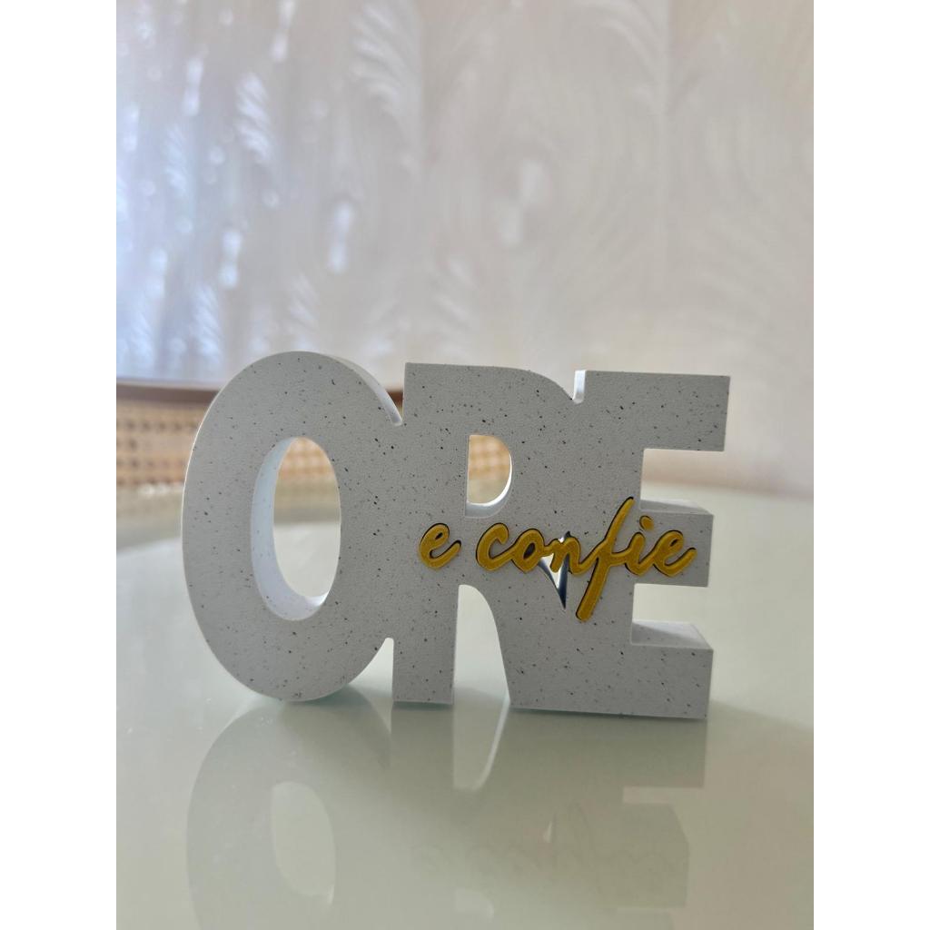 Ore e Confie Decorativo 8cm 3D | Enfeite Cristão  | Decoração Religiosa | Presente | Fé | Casa | Escritório | Igreja