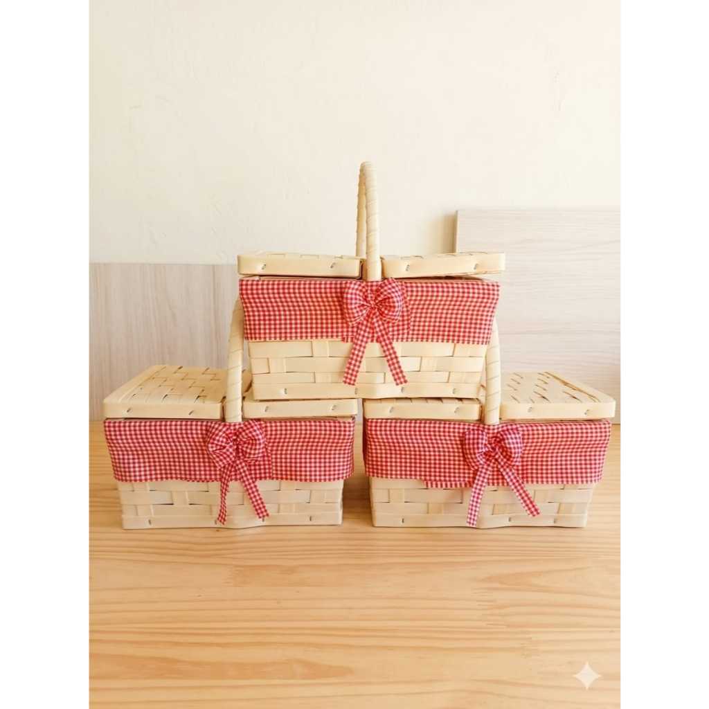 Kit com 10 Cestas de Piquenique Mini para Presente Enfeite Decoração com Borda e Laço em Tecido