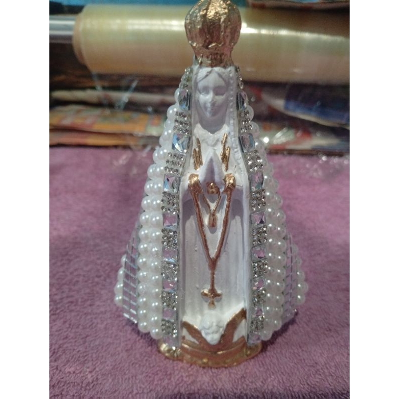 DIVINA ARTE & FÉ  Imagem de nossa senhora Aparecida 15 cm em gesso com acabamento e  pérolas pintada a coroa e pedestais