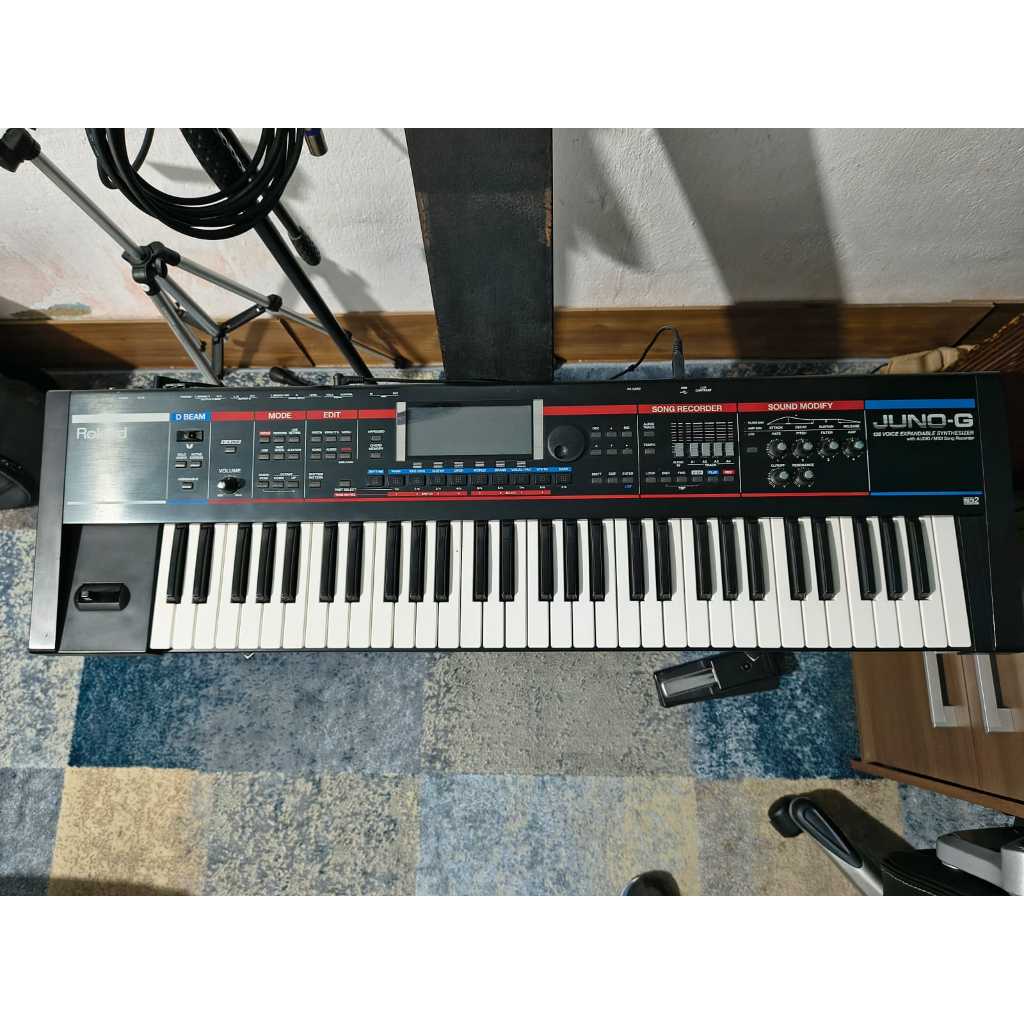 Teclado Sintetizador Roland JUNO-G 61 Teclas Workstation Profissional (VISOR COM