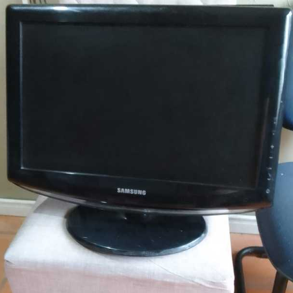Monitor/TV LCD Samsung 19 polegadas sem controle usada