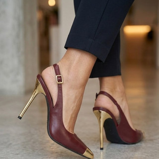Sapato feminino slinback scarpin salto fino elegante forrado ponteira dourada