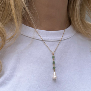 Colar Gravatinha Feminino Dourado com Pérola e Cristais Verdes | Colar Y Delicado