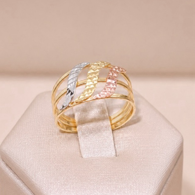 ANEL TRÊS OUROS BANHADO A OURO 18k.