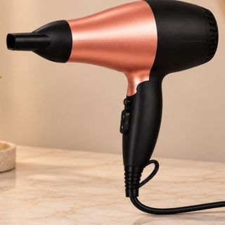 Secador De Cabelo Portátil Dobrável 1200W Bivolt Compacto Alça Bocal Dois Níveis de Temperatura Viagem Rosa