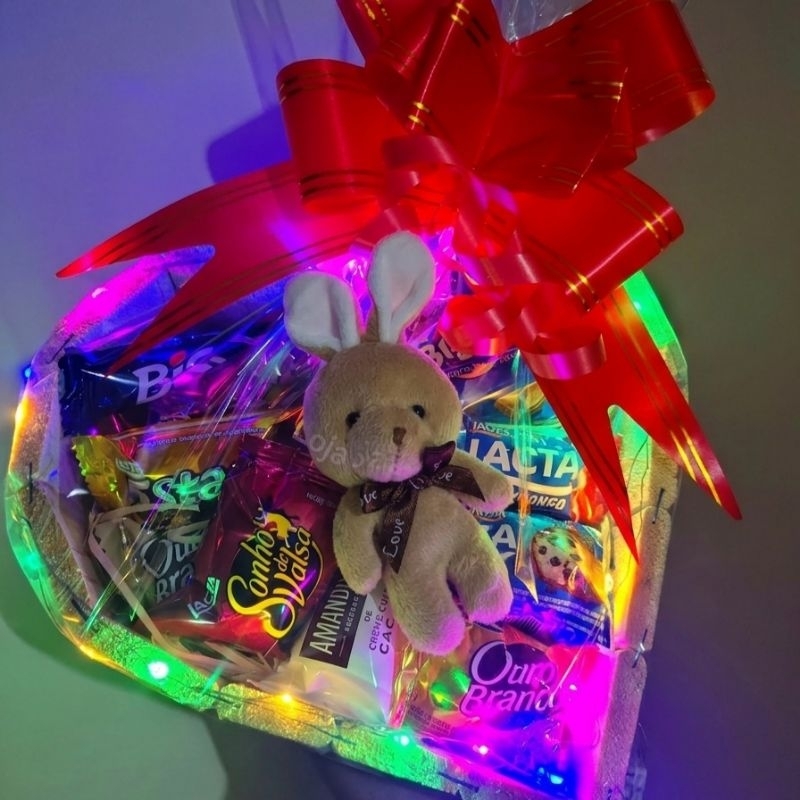 Cesta Coração com Chocolates, Led e coelhinho de pelúcia (cesta de páscoa, presente de páscoa) em Oferta na Shopee