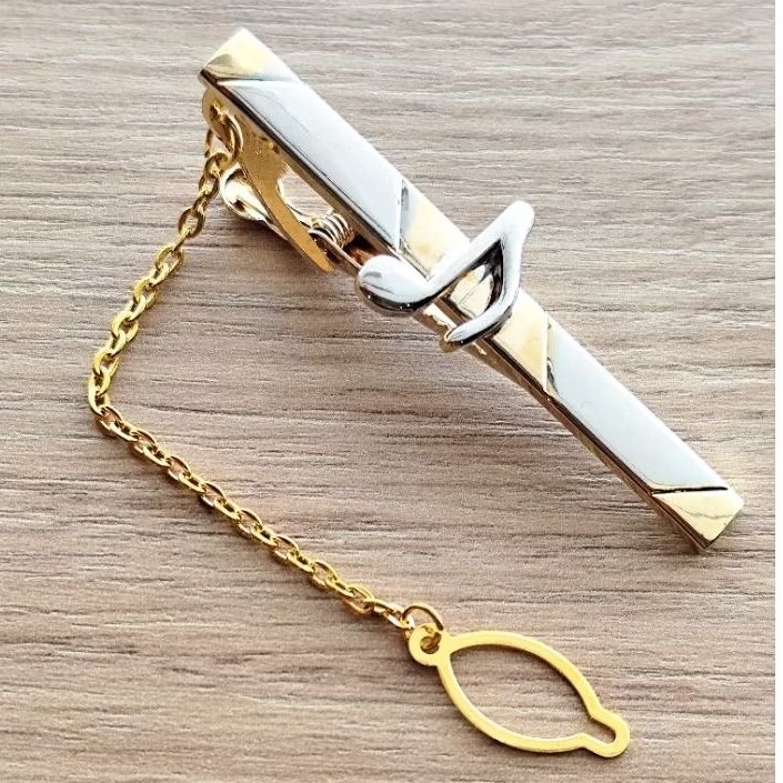 PRENDEDOR DE GRAVATA MUSICAL PRATEADO 6CM  C/ CORRENTE ELEGANTE