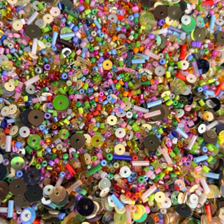 Mix Miçangas - Vidrilhos - Paetês Coloridos de Váriaos Tamanhos em Oferta na Shopee