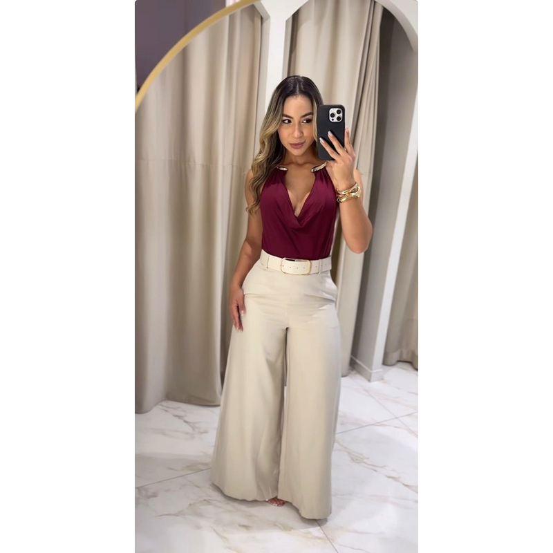 Body Feminino Suplex com Detalhe Dourado no Pescoço Elegante, Sensual e Confortável Tendência.