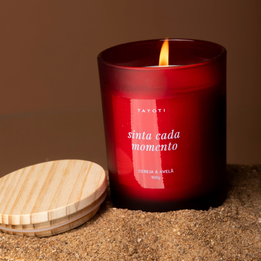 Vela Aromática Perfumada | Cereja e Avelã | 150g | Tayoti | Tampa Madeira | Caixa Presente
