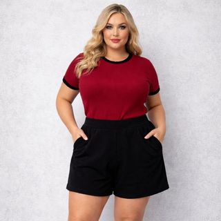 Conjunto Plus Size Feminino de Blusa e Short no Crepe de Malha. Conjunto Bermuda e Blusa Plus Size.