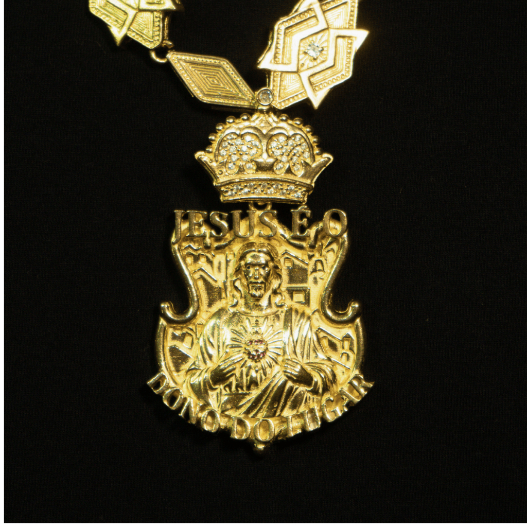 Corrente Cordão Pingente Jesus é o dono do Lugar Cravejado Moeda Antiga Semi Joia Masculina Ouro18k kalifa