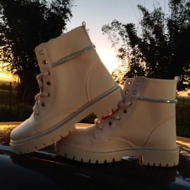 Bota Feminina Coturno com strass Tratorado Cano Curto Plataforma Blogueira Confort
