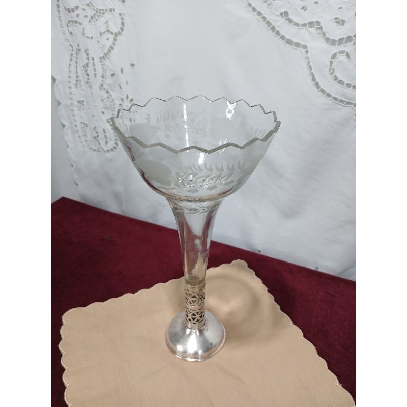Antigo Vaso Floreira de Cristal Lapidado e Base Metal