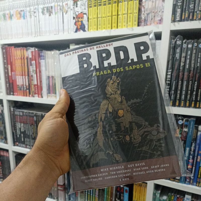 B.P.D.P Praga dos Sapos volume 1 - HQ Hellboy Mike Mignola Guy Davis Geoff JOHNS OMNIBUS BIG HQ MYTHOS ADULTO DARK HORSE