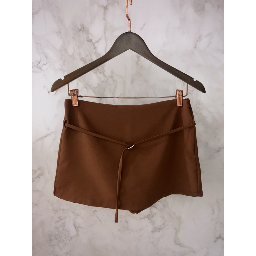 Mini-Saia Elegante de Design Clean com Forro Short | Zíper Lateral e Corda | Minimalista