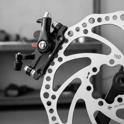 FREIO A DISCO MECÂNICO DIANTEIRO E TRASEIRO COM ROTOR 160MM