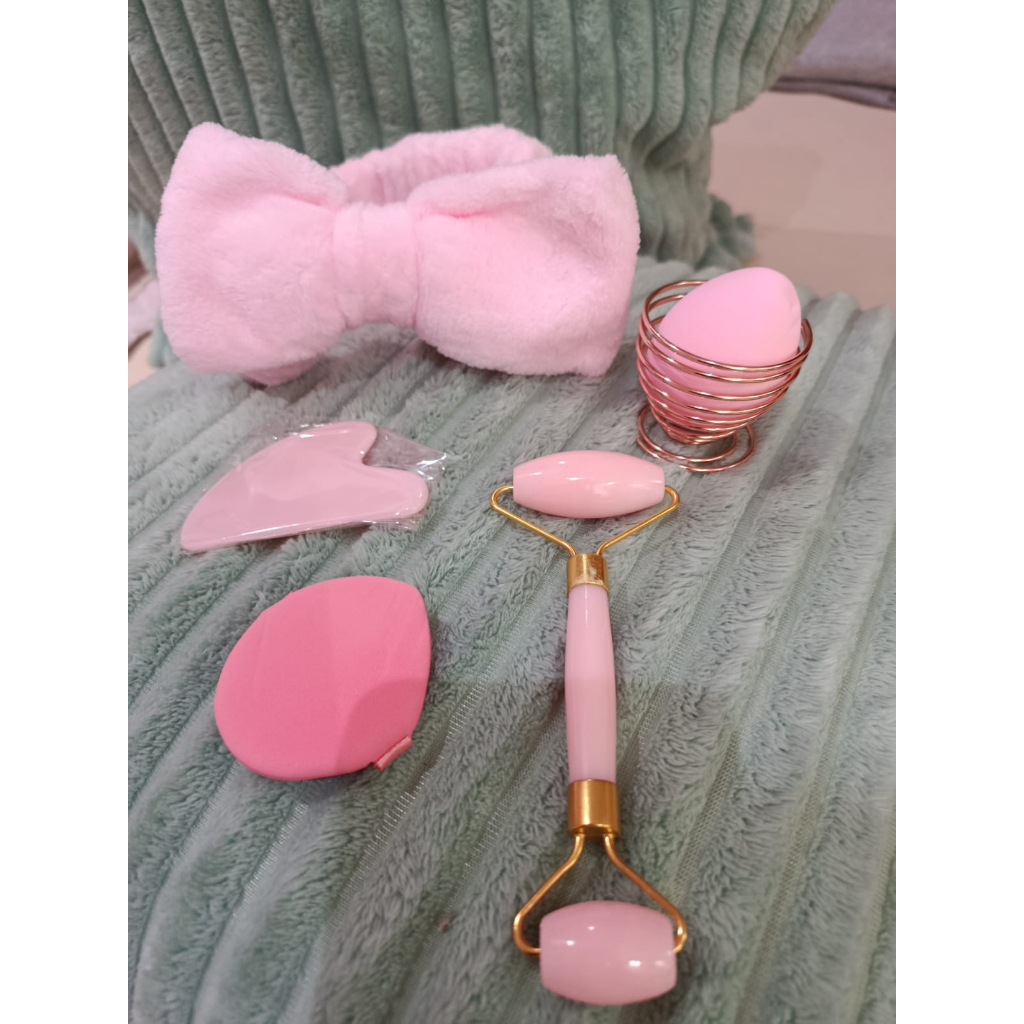 Kit Skincare Quartzo Rosa Roller e Guasha/ Faixa /Espátula Silicone /Esponja Maquiagem com Suporte