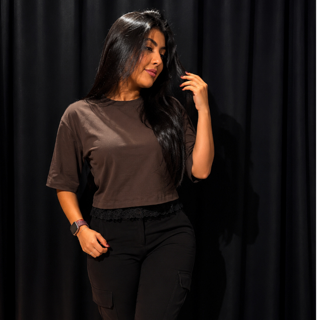 Camiseta Feminina Cropped Oversized Com Renda na Barra - Confortável e Estilosa, Algodão 100% - Tamanho G, Cor Preto