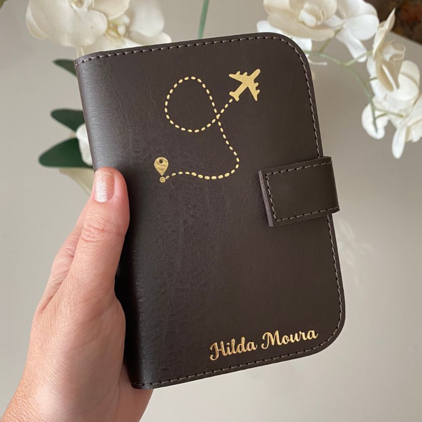 Imagem Capa Porta Passaporte e Documentos Personalizado para 1 ou 2 Passaportes