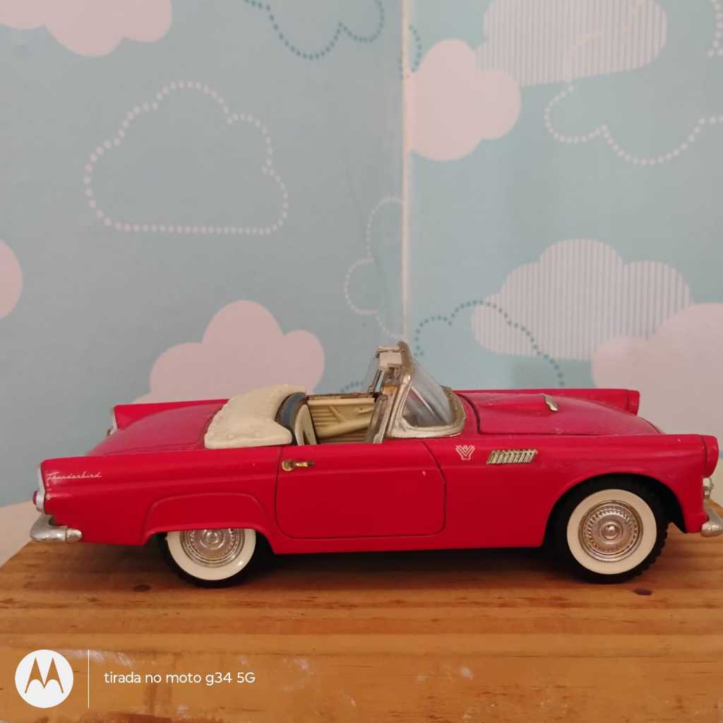 Miniatura Antiga Ford Thunderbird Vermelho Conversível - Escala 1:24