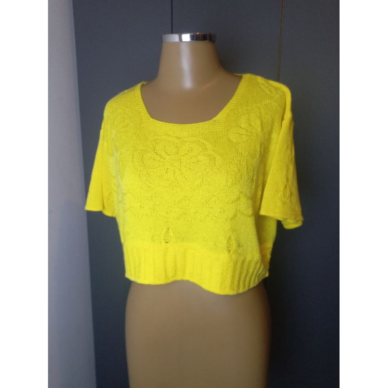 Cropped de Tricô Amarelo Vibrante - Trama Trabalhada Floral Étnica