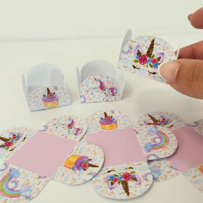 FORMINHAS DE DOCINHOS UNICÓRNIO PERSONALIZADA NO TEMA/LEMBRANCINHA DE FESTA/ANIVERSÁRIO/FAZEMOS TODOS OS TEMAS