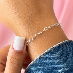 Pulseira Feminina Elos De Corações Vazados Banhado A Prata 925