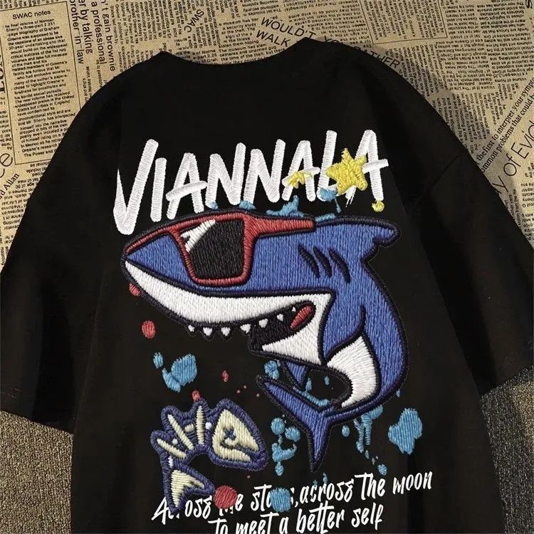 Camiseta 100% Algodão Solta Estampa Vintage Simulada Bordado Tubarão Estilo Streetwear Unissex Camiseta Oversize Preta
