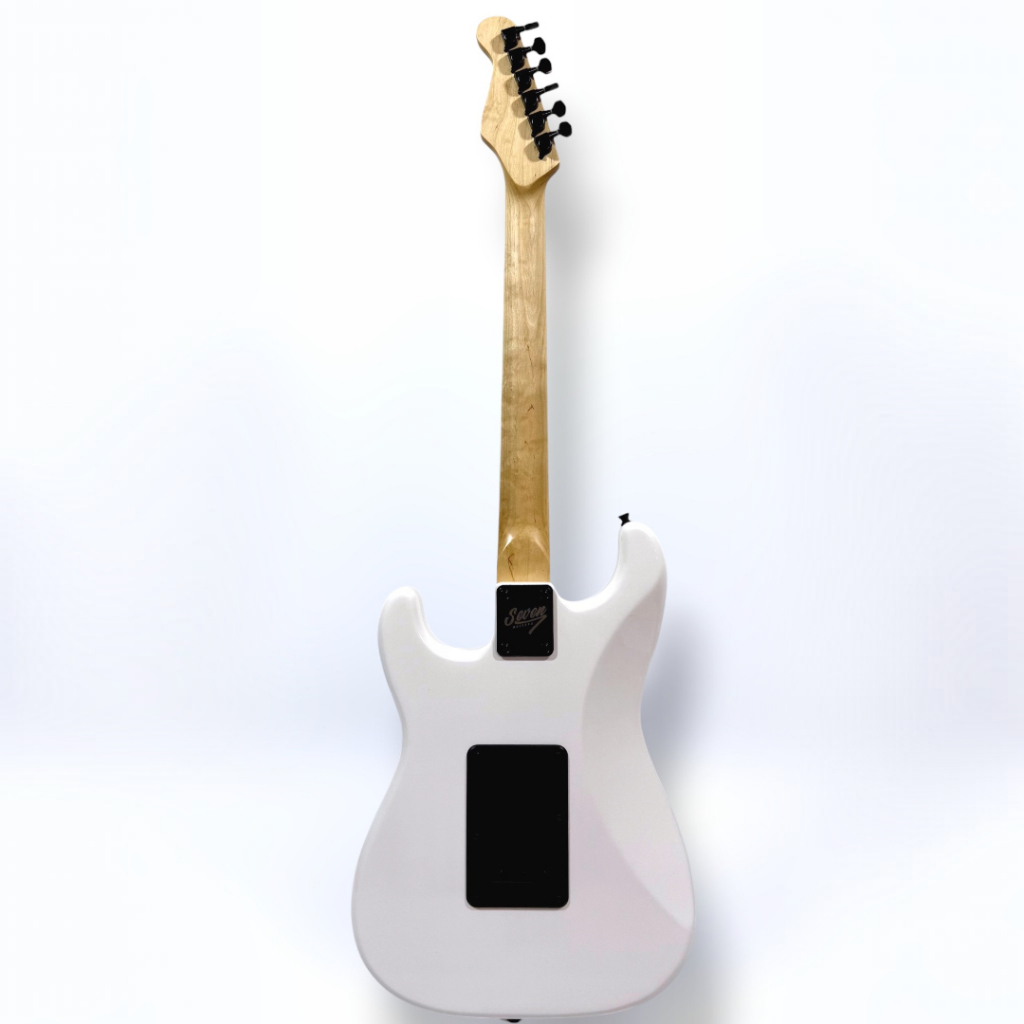 Guitarra Strato Seven SGT-207 Com BAG - BK/WH · foto 2