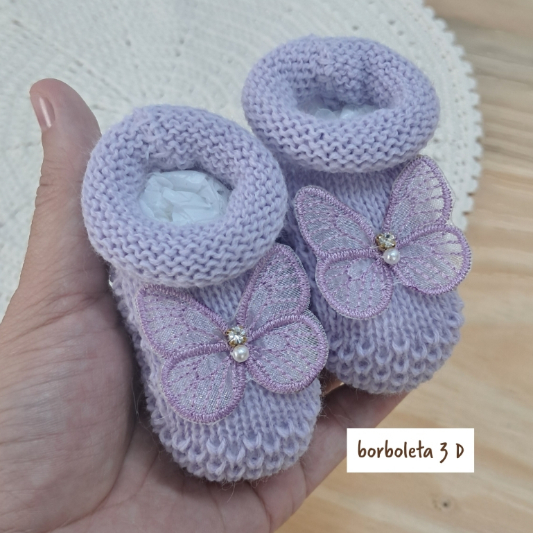 Sapatinho Bebê Tricô Borboleta 3D | Antialérgico | Não cai do pé | Ideal recém nascido até 3 meses