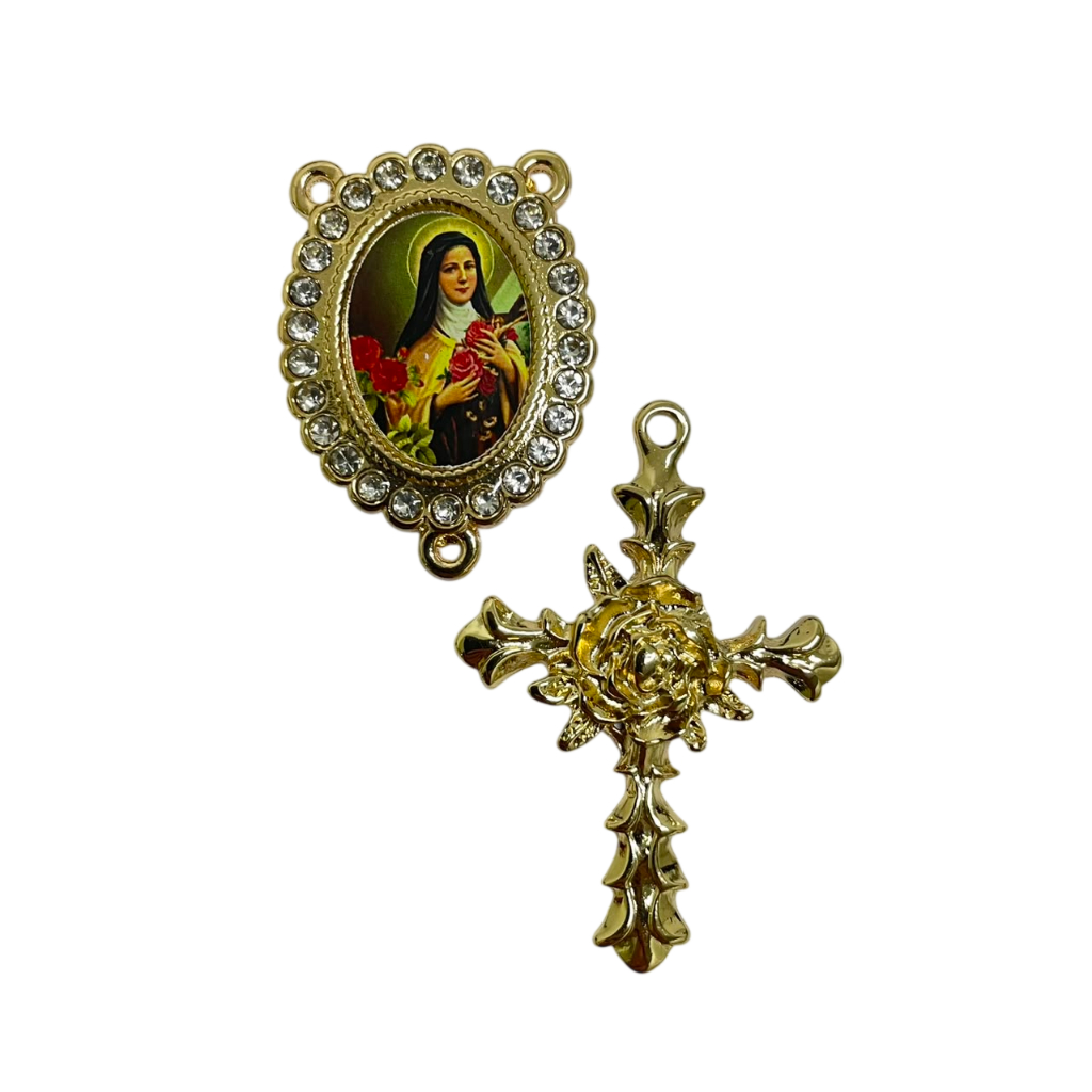 Cruz de Santa Terezinha das Rosas e entremeio dourado com strass proteção cataforética e imagem lindo para terço devoção
