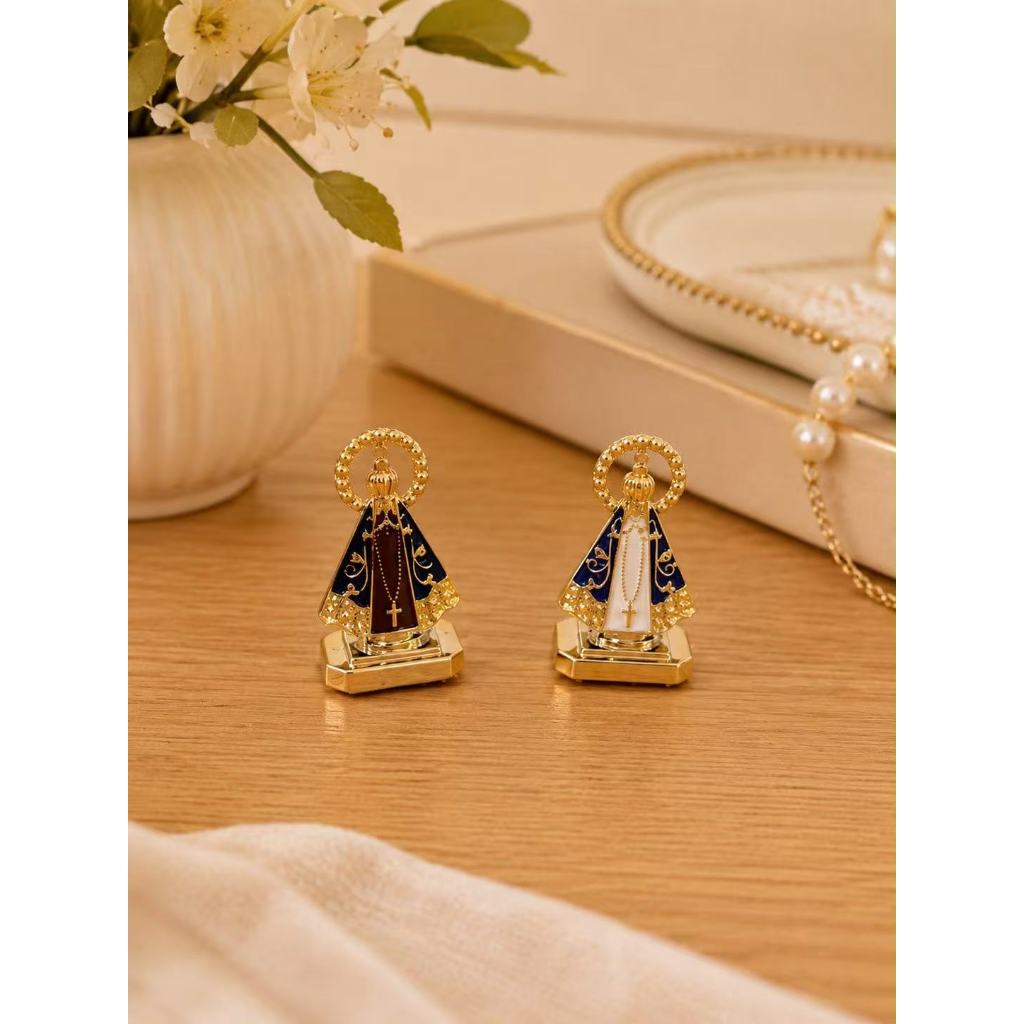 Mini Imagem Nossa Senhora Aparecida Dourada 5cm – Enfeite Religioso Decorativo 🙏✨ 5-18
