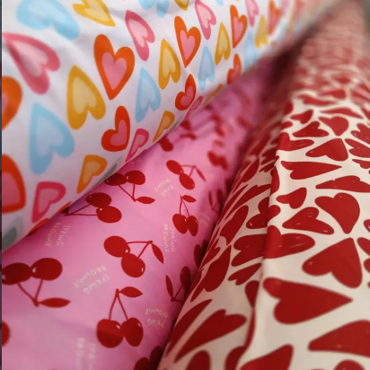 SUEDE ESTAMPADO PERSONAGENS FLORAIS ADULTO E INFANTIL