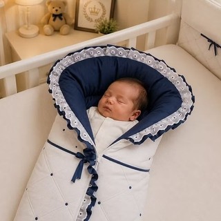 Porta Bebê Saco De Dormir Branco C/ Azul Marinho P/ Menino Tecido Pique 100%